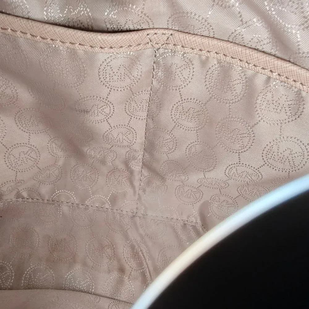 🐢 Michael Kors Cynthia Bag. Excellent Condition! - Picture 15 of 15